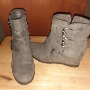 Suade grey boots